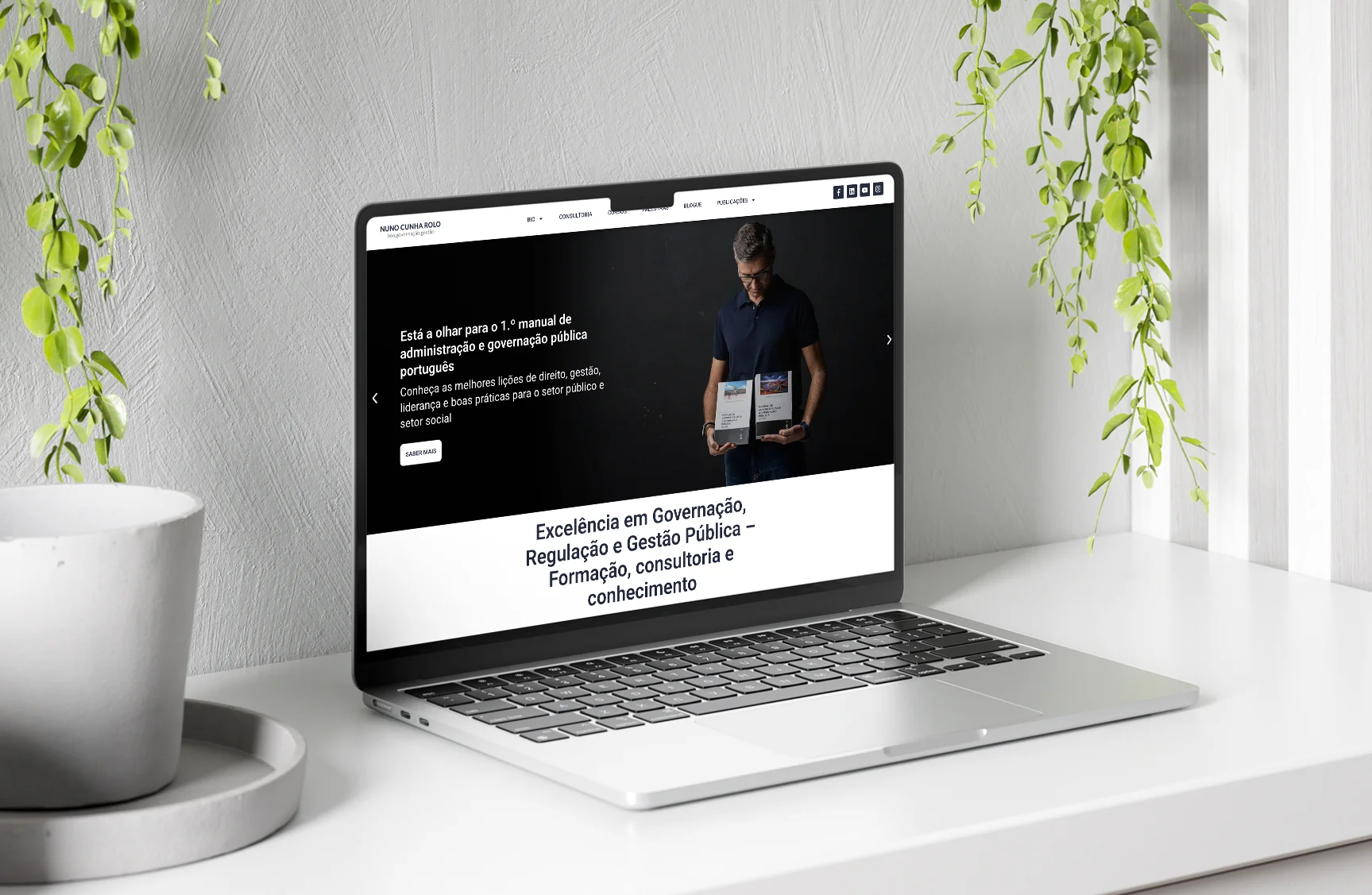 Mockup do website responsivo de Nuno Cunha Rolo apresentado em computador
