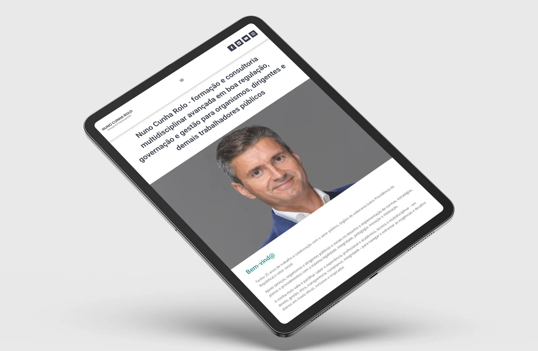 Mockup do website de Nuno Cunha Rolo em tablet, com navegação otimizada