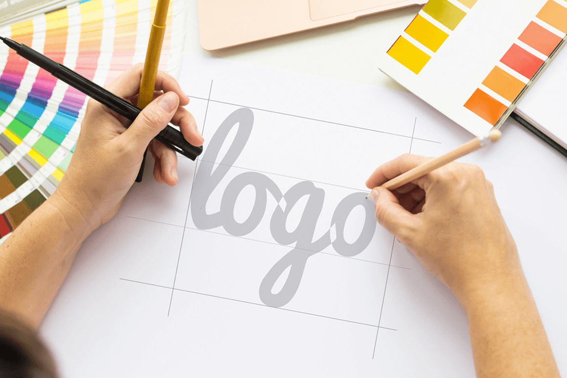 Diferentes usos de um logotipo – Ana Margarida Mota - Web Design e Design Gráfico
