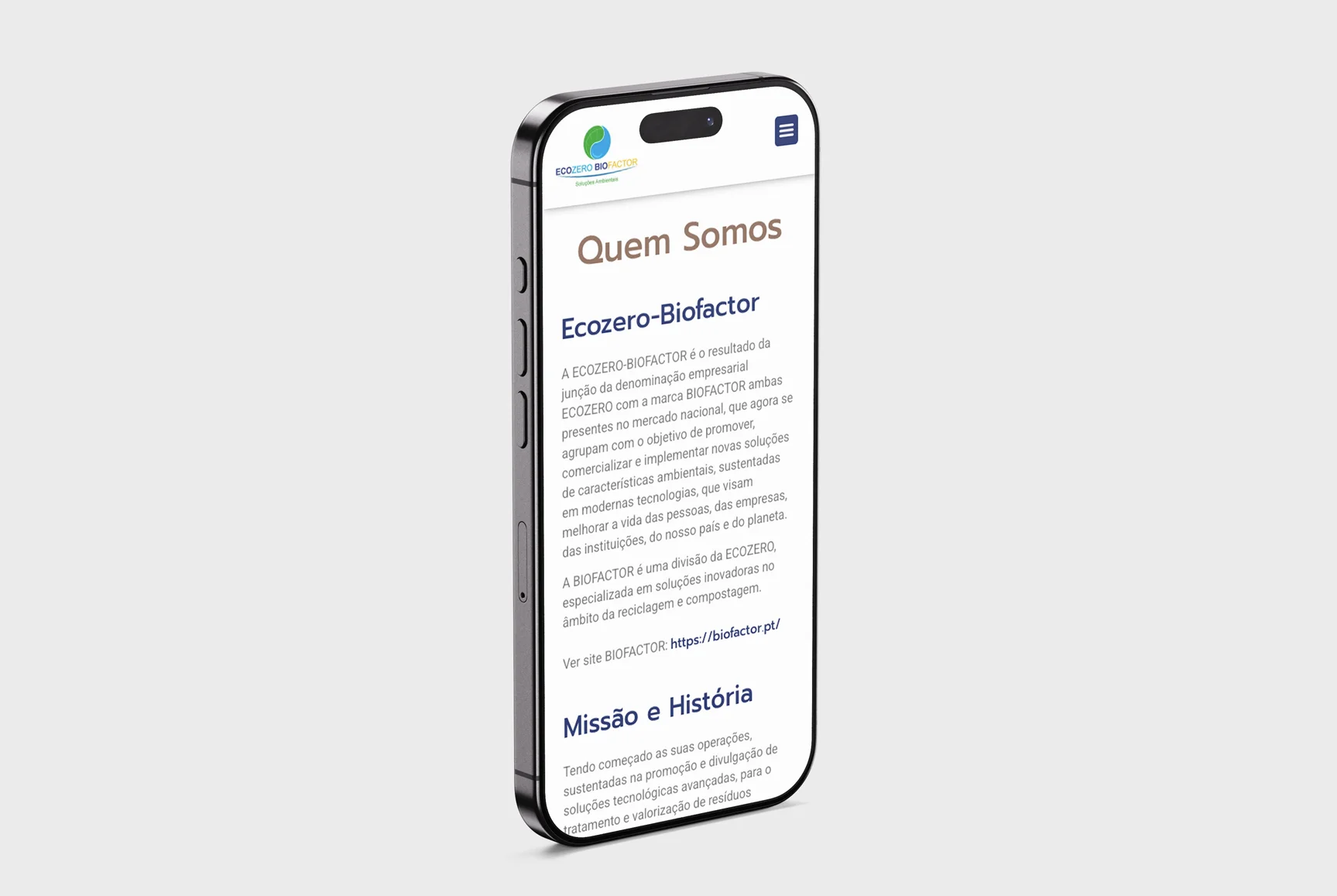 Website responsivo da Ecozero Biofactor em smartphone, mostrando seção Quem Somos, missão e soluções ambientais